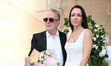 Petr Janda dorazil s manželkou na oslavu narozenin Jiřiny Bohdalové. Oba šetřili úsměvy.
