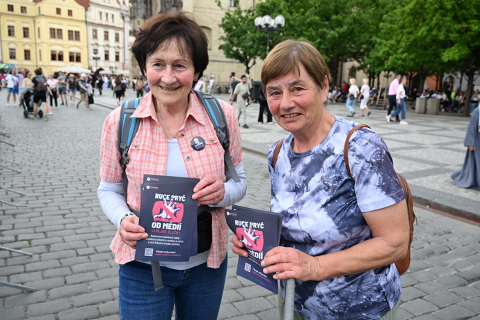 FOTO: Ženy na demonstraci. – stránka 24