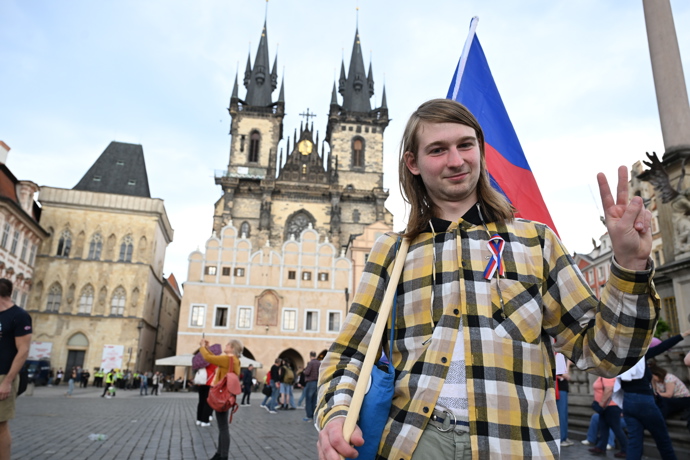 FOTO: Účastník demonstrace. – stránka 22