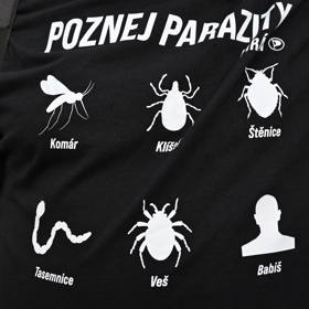 Detail trička demonstranta.