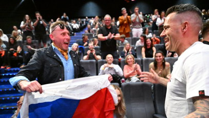 FOTO: Tuňák gratuloval Jelýtkům