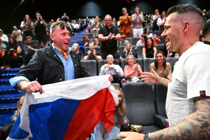 FOTO: Tuňák gratuloval Jelýtkům – stránka 2