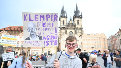 FOTO: Demonstrant na Staroměstském náměstí.