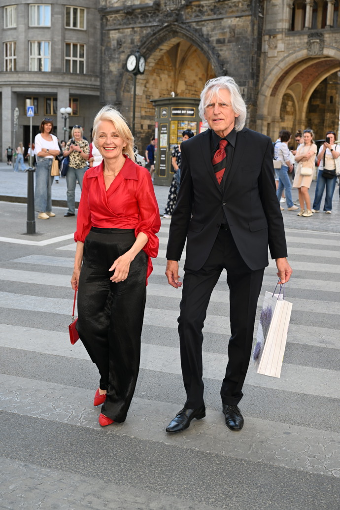FOTO: Veronika Žilková s Ivanem Hubačem. – stránka 1