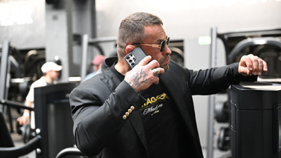 FOTO: Karlos Vémola často telefonoval.