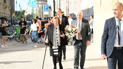 FOTO: Václav Klaus přichází na oslavu.