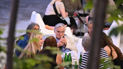 FOTO: Oldřich Kaiser si dal cigaretku.