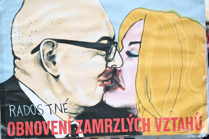 FOTO: Jeden z transparentů. – stránka 10
