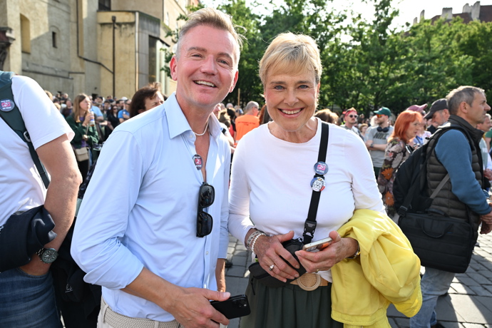 FOTO: Účastníci demonstrace. – stránka 8
