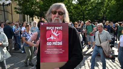 FOTO: Demonstrant s transparentem.