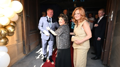 FOTO: Jiřina Bohdalová se Simonou Stašovou na oslavě.