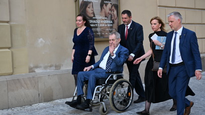 FOTO: Miloš Zeman přijel na oslavu.