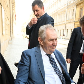 Miloš Zeman se usmíval.