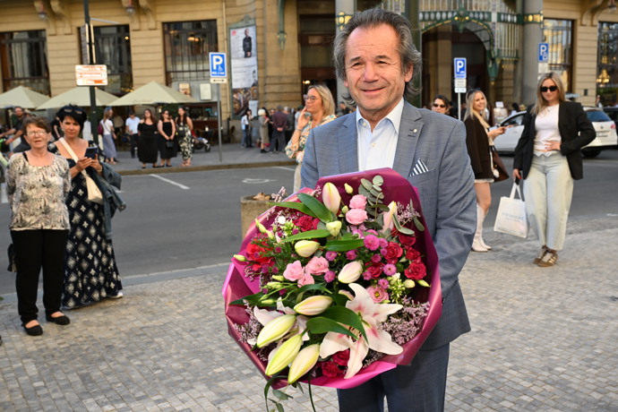 FOTO: Andor Šándor na oslavě Jiřiny Bohdalové. – stránka 1
