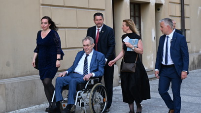 FOTO: Miloš Zeman dorazil.