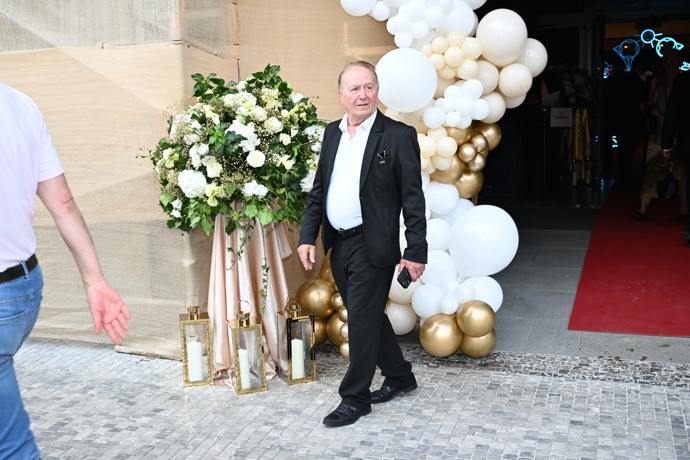 FOTO: Petr Janda odcházel z narozenin Jiřiny Bohdalové sám. – stránka 37