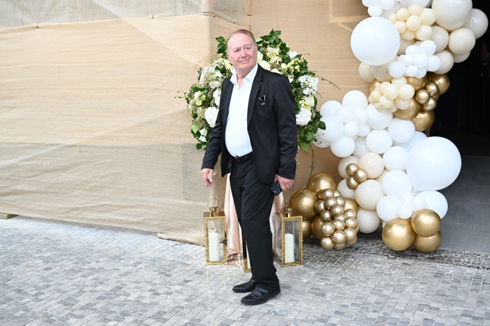 FOTO: Petr Janda odcházel z narozenin Jiřiny Bohdalové sám. – stránka 35