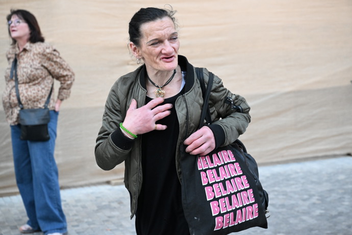 FOTO: Katka Bradáčová v centru Prahy. – stránka 15