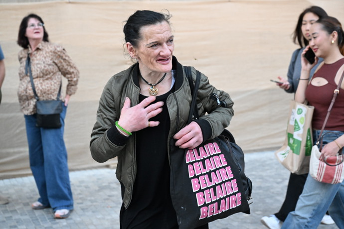 FOTO: Katka Bradáčová v centru Prahy. – stránka 14