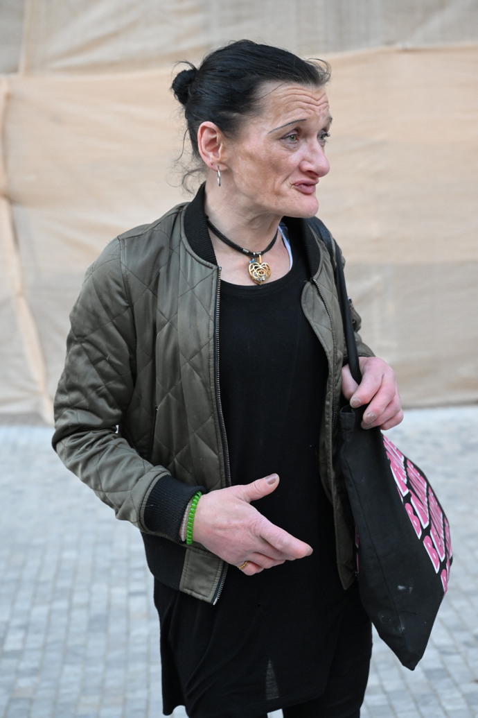 FOTO: Katka Bradáčová v centru Prahy. – stránka 11