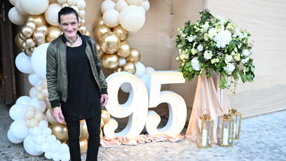 FOTO: Katka Bradáčová se vyfotila u vchodu do Hybernie, kde Jiřina Bohdalová slavila 95.
