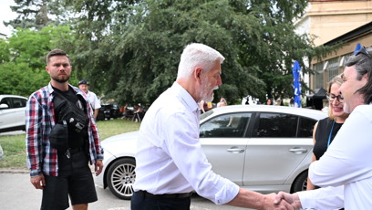 FOTO: Petr Pavel se pozdravil s lidmi.