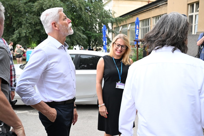 FOTO: Petr Pavel dorazil na nedělní Mezi ploty. – stránka 99
