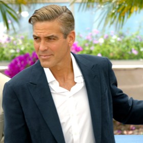 V roce 2007 se Clooney odhodlal k dalšímu zřídkavému experimentu a na filmovém festivalu v Cannes předvedl exkluzivní, téměř blond patku.