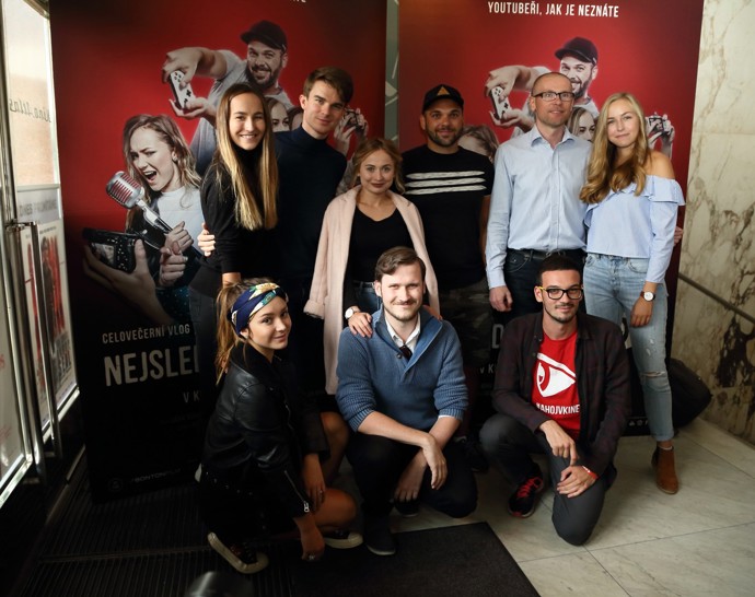 FOTO: Režisér Jiří Sádek nestojí jen za hororem Polednice, ale natočil také úspěšný dokument Nejsledovanější, který mapuje životy českých influencerů. – stránka 3