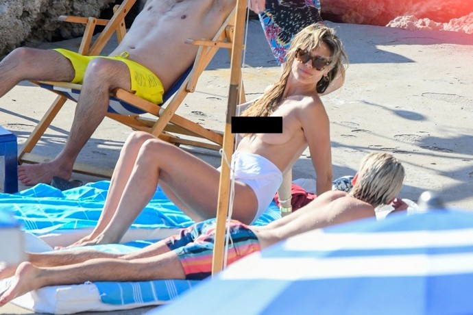 FOTO: Heidi Klum se nahoty rozhodně nebojí.