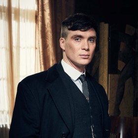 Cillian Murphy proslul v druhé dekádě nového milénia jako Tommy Shelby v seriálu Gangy z Birminghamu. Kromě hercovy role zaujal diváky i jeho účes, který začali hromadně napodobovat muži po celém světě.