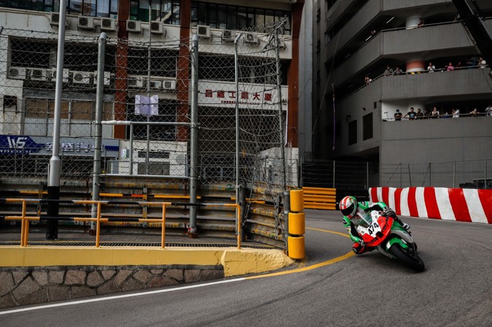 FOTO: Kamil Holán během závodu v Macau. – stránka 1