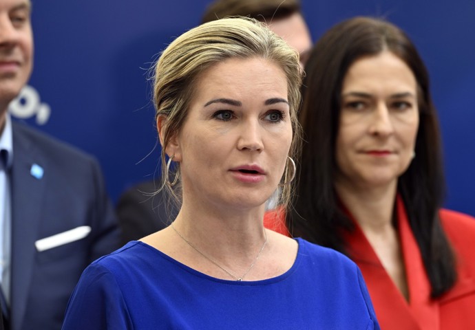 FOTO: Poslankyně SPD Marie Pošárová se drsně pustila do Andreje Babiše kvůli prodeji Explosii. – stránka 1