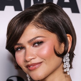 S mikádem a jeho stylingem si umí pohrát herečka a zpěvačka Zendaya.