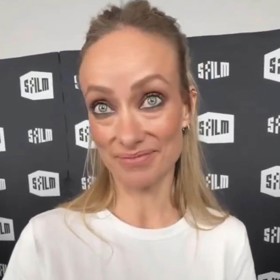 Olivia Wilde a pověstné video z červeného koberce ze San Francisca. 