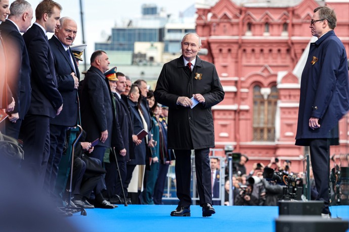 FOTO: Ruský prezident Vladimir Putin na vojenské přehlídce v Moskvě. – stránka 2