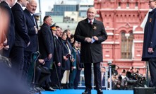 Ruský prezident Vladimir Putin na vojenské přehlídce v Moskvě.
