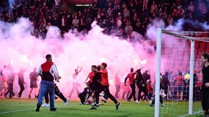 FOTO: Tribuna Sever narušila pražské derby.