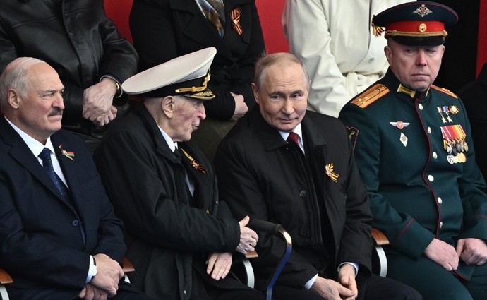 FOTO: Ve veřejném prostoru se opět rozvířily spekulace o špatním zdravotním stavu ruského vůdce Vladimira Putina. – stránka 2