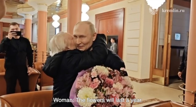 FOTO: Vladimir Putin se setkal se svou bývalou třídní učitelkou.