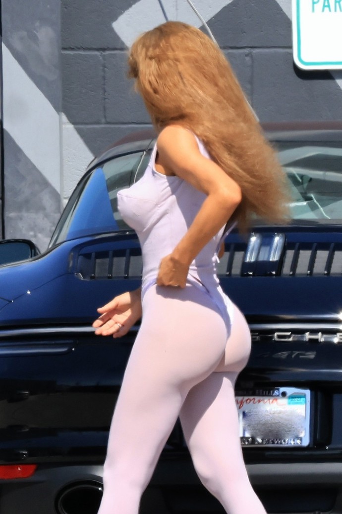 FOTO: Bianca Censori je vždy více odhalená než zahalená.