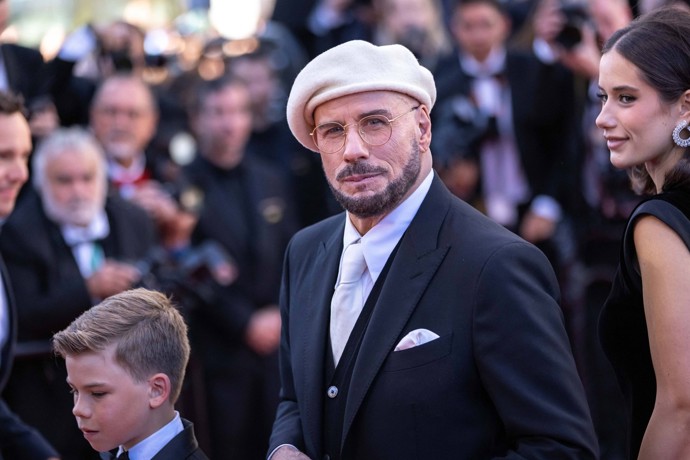 FOTO: John Travolta překvapil vizáží. – stránka 2