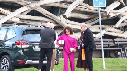 FOTO: Jitka Zelenková s sebou měla dárek.