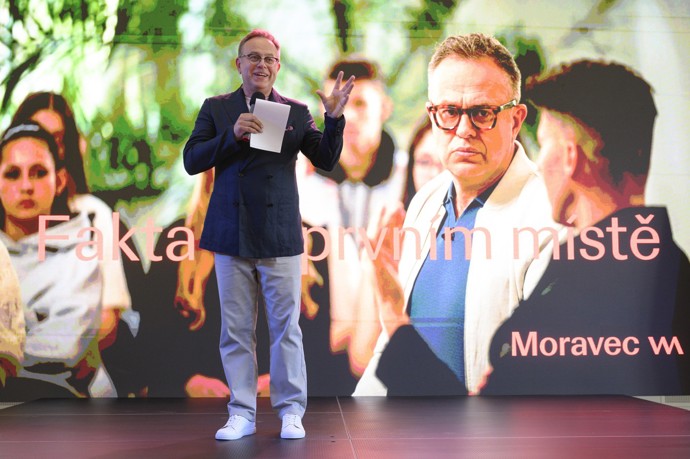 FOTO: Moderátor Václav Moravec ve čtvrtek představil svůj nový online projekt, který nese jeho jméno. – stránka 1