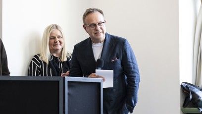 FOTO: Moderátor Václav Moravec, který na začátku března odešel z ČT, představil svůj nový projekt Moravec.cz. Vlevo Hana Andělová, členka týmu Václava Moravce.
