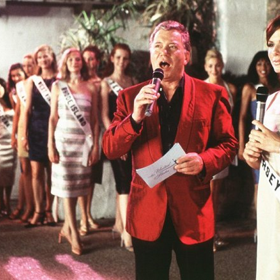 snímek z filmu Slečna Drsňák (William Shatner, Sandra Bullock)