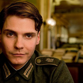 snímek z filmu Hanebný pancharti (Daniel Brühl)