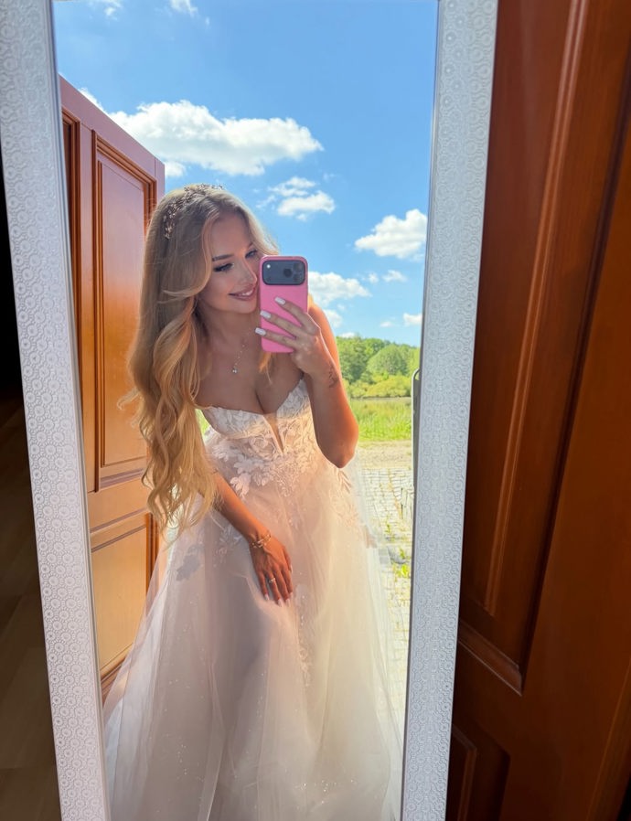FOTO: Nicole Šáchová ve svatebních šatech.