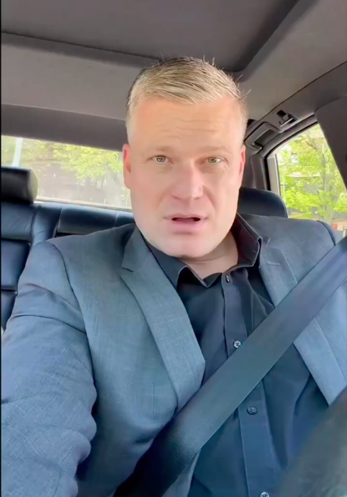 FOTO: Filip Turek nahrál na svůj Instagram video, kde přál svým sledujícím hezký 1. máj. – stránka 3