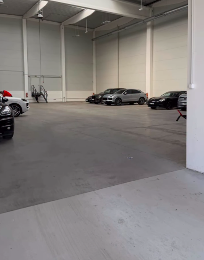 FOTO: Sklady Auta Super vyklízí policie. – stránka 6